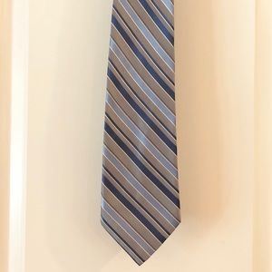 Gray/blue diagonal striped tie